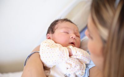 Istraživanje dokazalo: majčin glas smanjuje bol bebe na intenzivnoj njezi