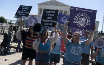 Prijelomna vijest: Vrhovni sud SAD-a srušio ustavnu zaštitu pobačaja!